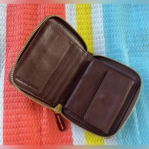 ✨HP✨ Michael Kors Brown and Tan Wallet EUC - Picture 10 of 10